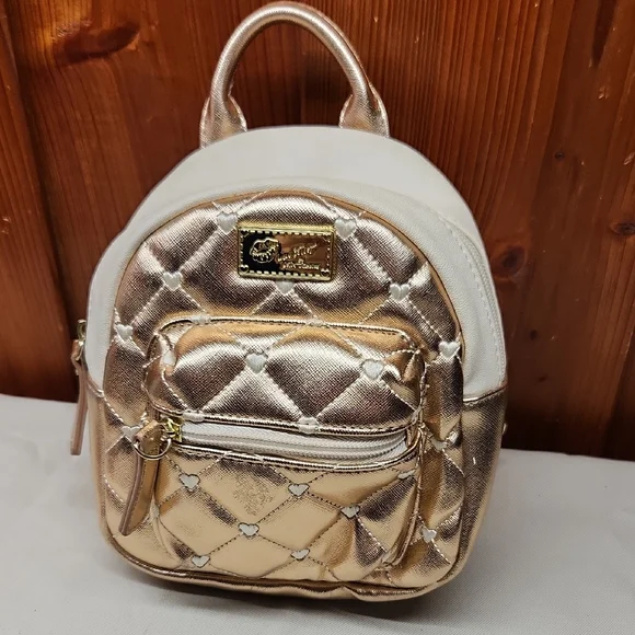 Betsey Johnson | Bags | Betsey Johnson Gold And White  display picture 3